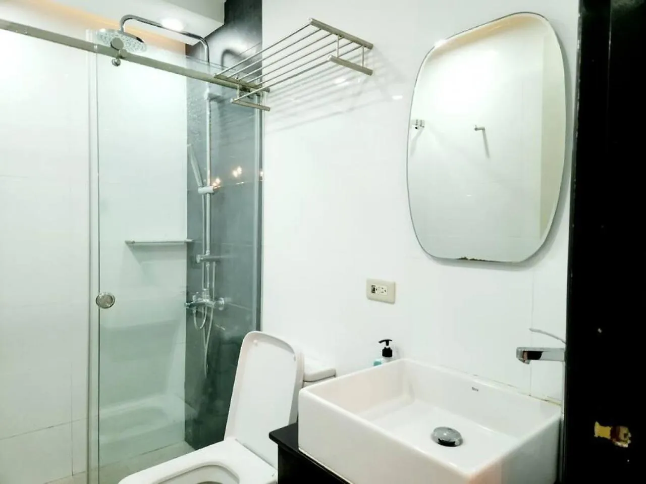 Alpha Grandview Malate Condo 2005 Manila 0*,